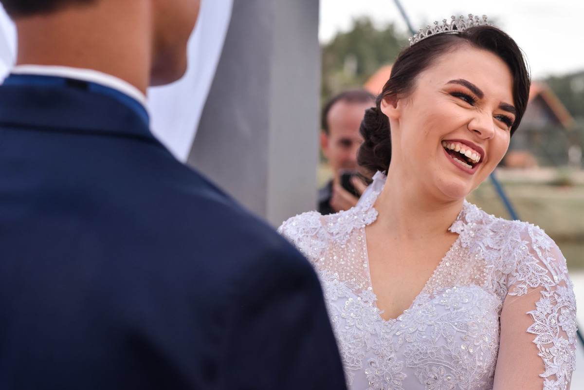Cerimonia de casamento,noivinhos, Vestido da noiva, fotos de casamento, fotografo de casamento. fotos lagoa santa rita, entrada  do noivo, casamento. fotografia de casamento, passarela de espelho, arco de flor, decoração casamento