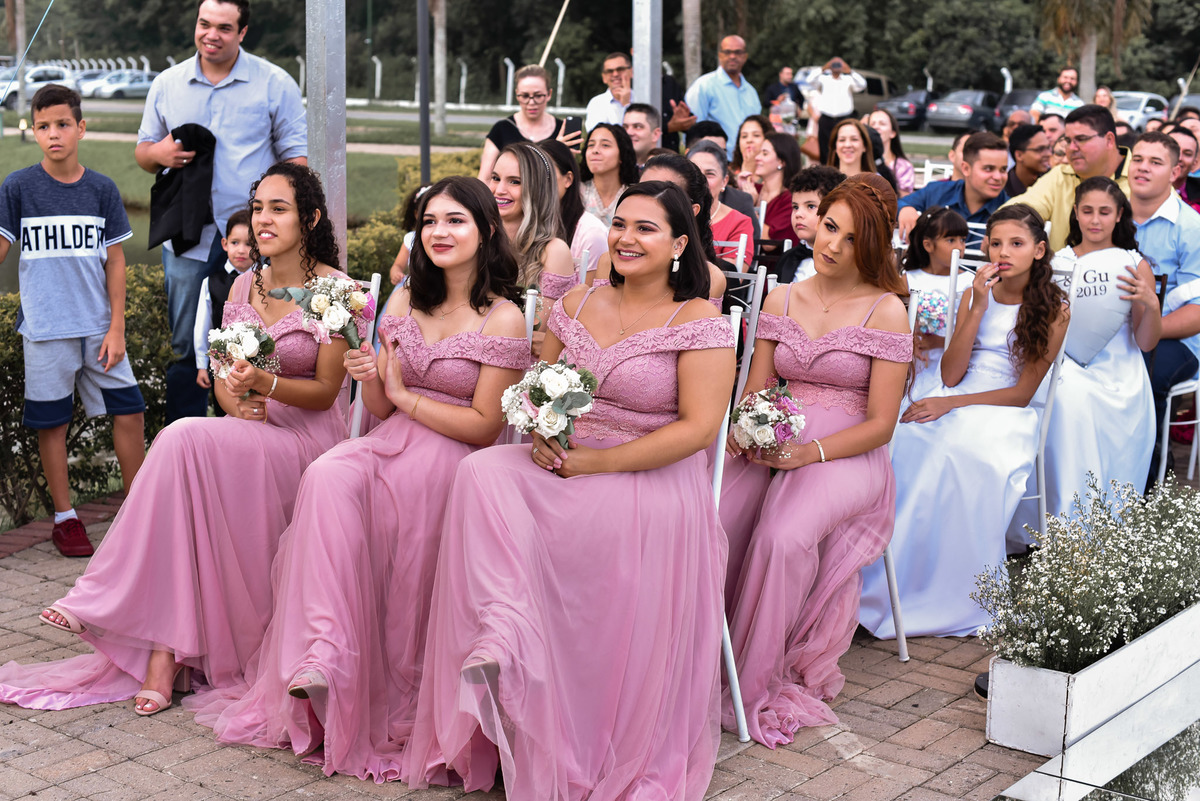 Cerimonia de casamento,noivinhos, Vestido da noiva, fotos de casamento, fotografo de casamento. fotos lagoa santa rita, entrada  do noivo, casamento. fotografia de casamento, passarela de espelho, arco de flor, decoração casamento, dama de honra