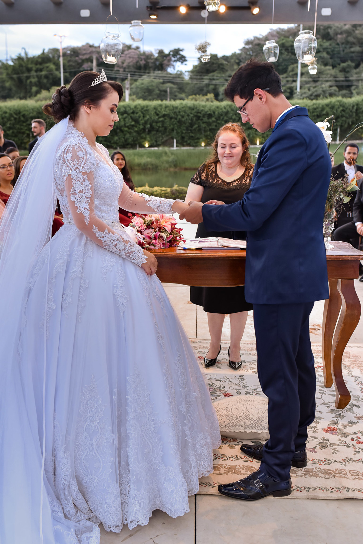 Cerimonia de casamento,noivinhos, Vestido da noiva, fotos de casamento, fotografo de casamento. fotos lagoa santa rita, entrada  do noivo, casamento. fotografia de casamento