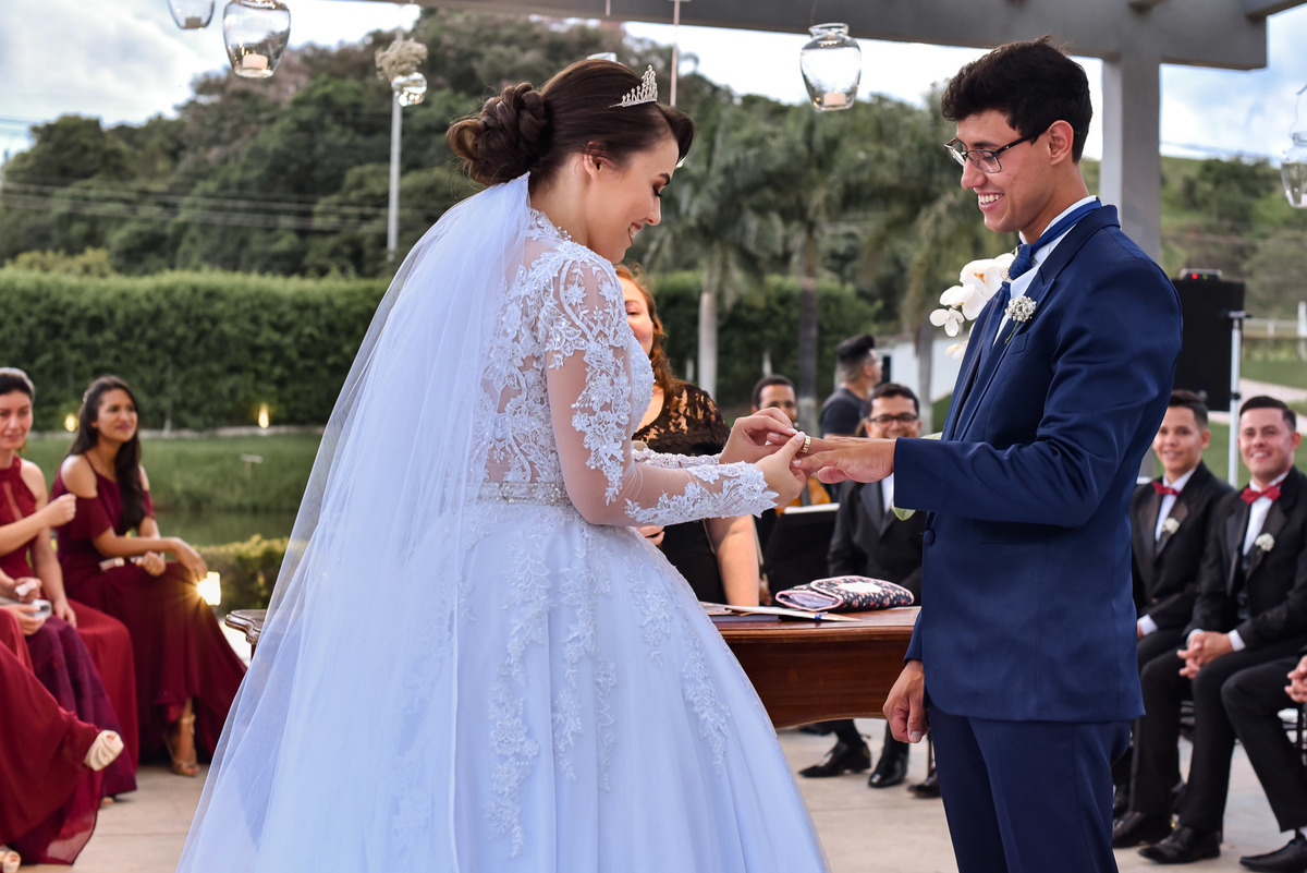 Cerimonia de casamento,noivinhos, Vestido da noiva, fotos de casamento, fotografo de casamento. fotos lagoa santa rita, entrada  do noivo, casamento. fotografia de casamento, troca de aliança