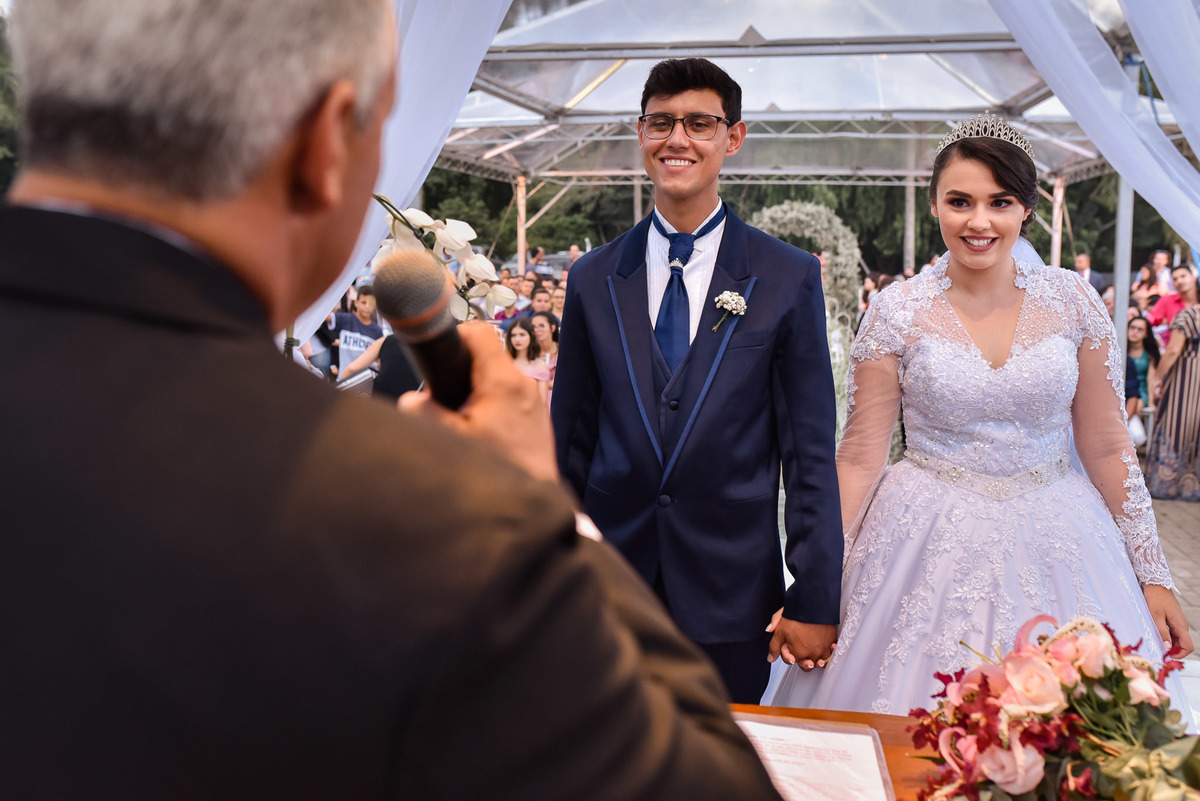 Cerimonia de casamento,noivinhos, Vestido da noiva, fotos de casamento, fotografo de casamento. fotos lagoa santa rita, entrada  do noivo, casamento. fotografia de casamento