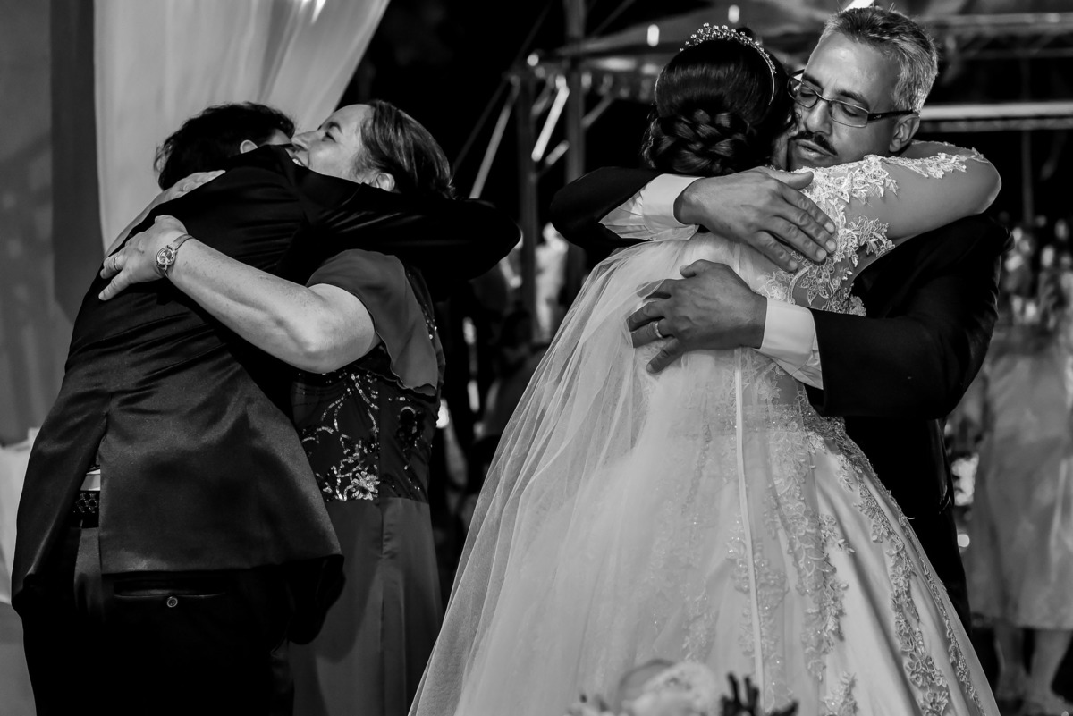 Cerimonia de casamento,noivinhos, Vestido da noiva, fotos de casamento, fotografo de casamento. fotos lagoa santa rita, entrada  do noivo, casamento. fotografia de casamento, fotografias com emoção