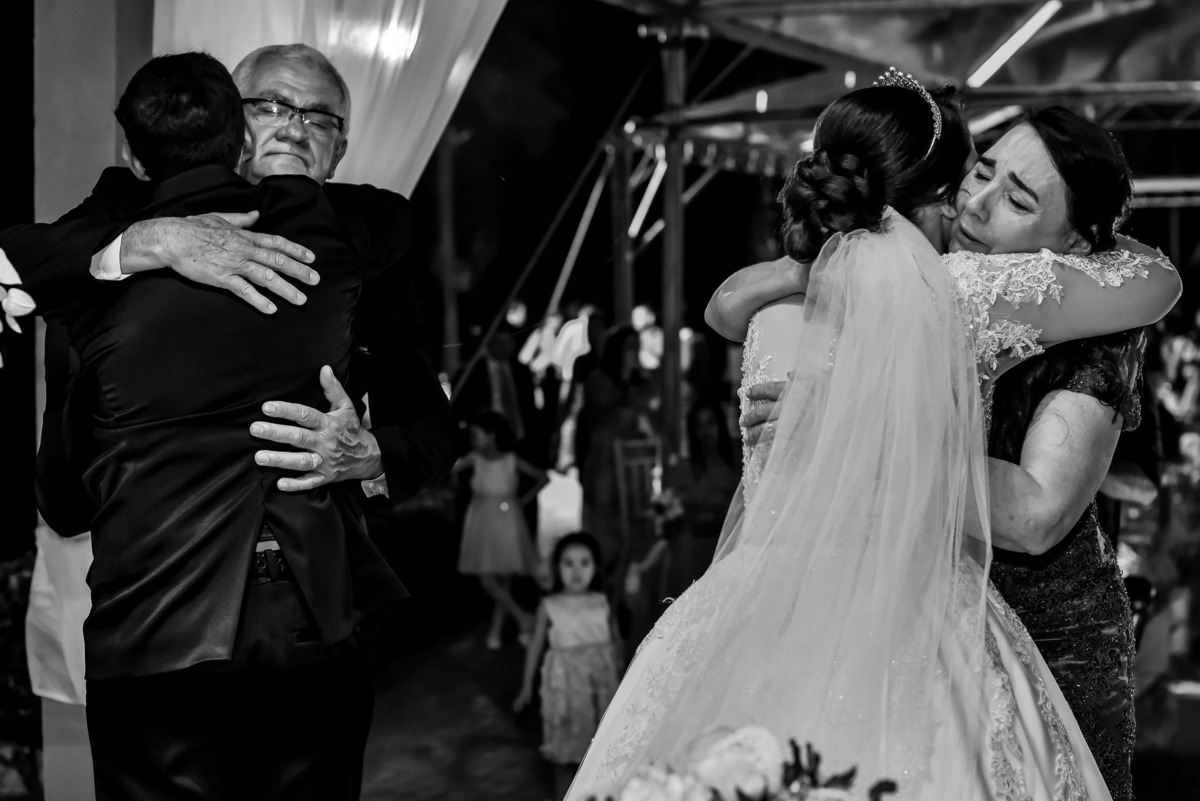 Cerimonia de casamento,noivinhos, Vestido da noiva, fotos de casamento, fotografo de casamento. fotos lagoa santa rita, entrada  do noivo, casamento. fotografia de casamento, fotografias com emoção