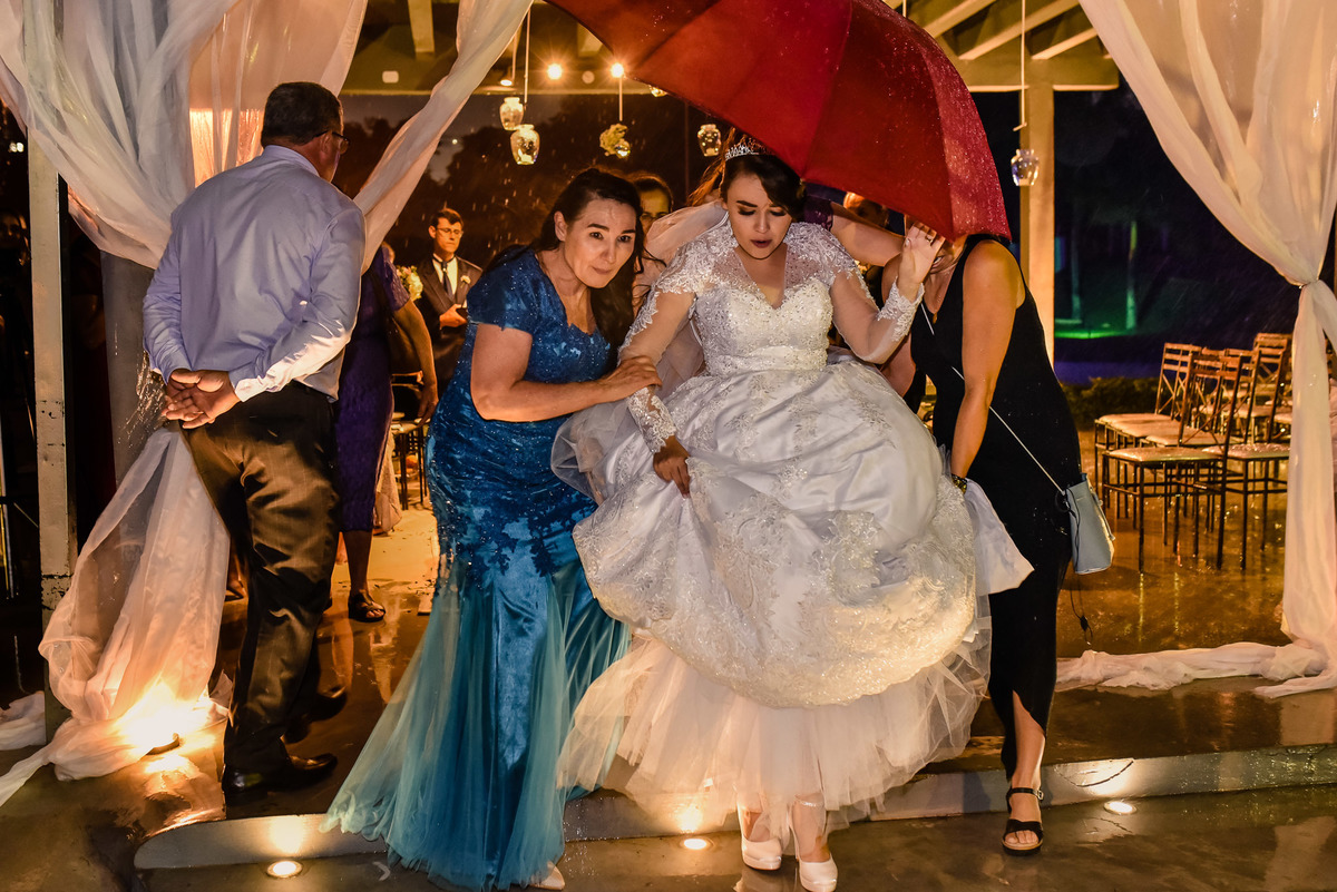 Cerimonia de casamento,noivinhos, Vestido da noiva, fotos de casamento, fotografo de casamento. fotos lagoa santa rita, entrada  do noivo, casamento. fotografia de casamento, fotografias com emoção