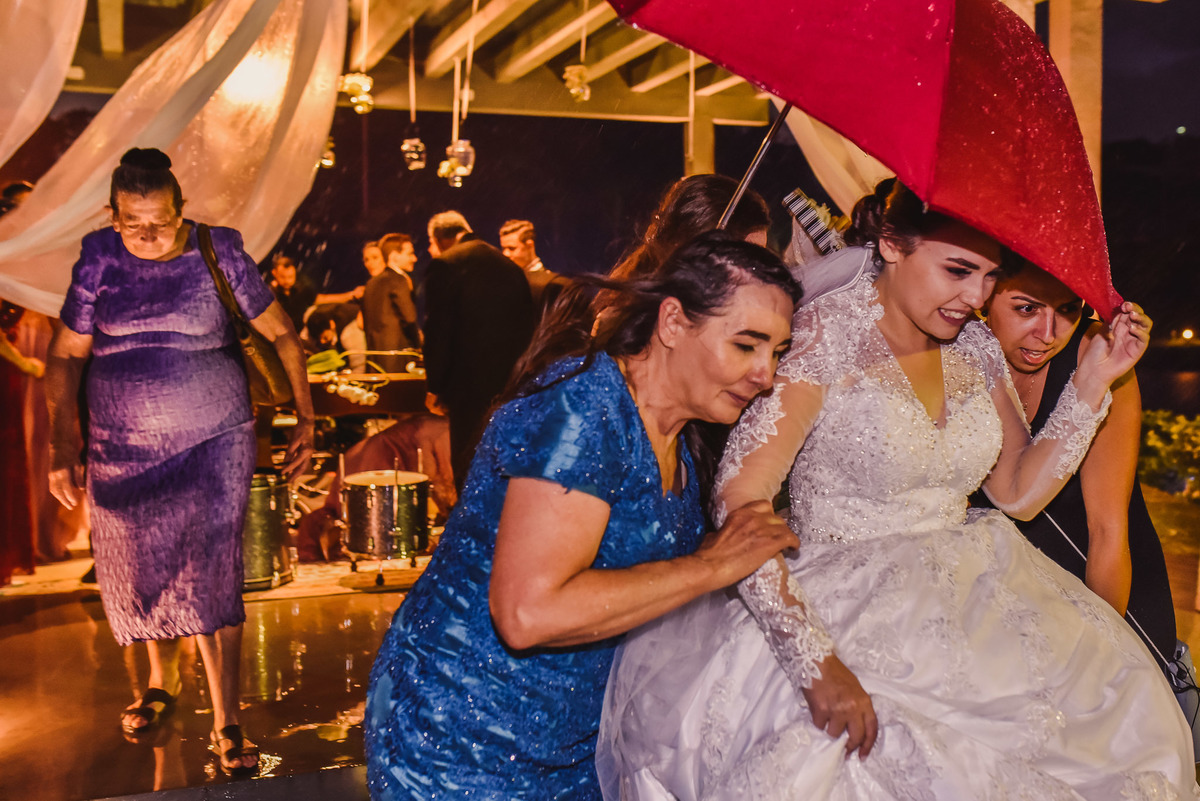 Cerimonia de casamento,noivinhos, Vestido da noiva, fotos de casamento, fotografo de casamento. fotos lagoa santa rita, entrada  do noivo, casamento. fotografia de casamento, fotografias com emoção