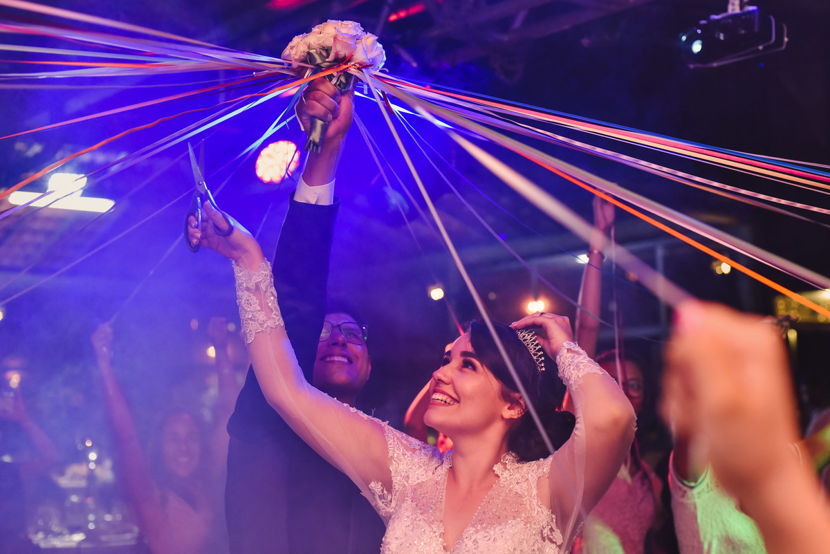 Cerimonia de casamento, Vestido da noiva, fotos de casamento, fotografo de casamento. lagoa santa rita, casamento. noivos vinhedo, fotografias com emoção, festa de casamento, casamento em Vinhedo, casamento Jundiaí, Buque, buque de fita