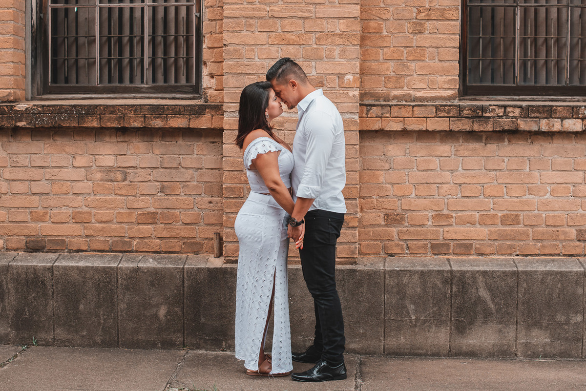 Ensaio Pre wedding no poupatempo jundiai, ensaio noivos, pre wedding Museu Ferroviário da Companhia Paulista. Ensaio no trem. Ferrovia. Pre wedding no trem. pre wedding rustico. Ensaio pre wedding familia, ensaio fotográfico familia