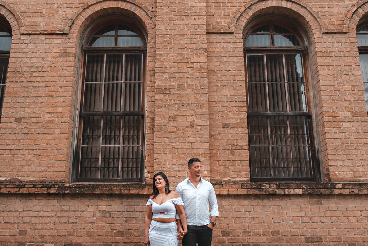 Ensaio Pre wedding no poupatempo jundiai, ensaio noivos, pre wedding Museu Ferroviário da Companhia Paulista. Ensaio no trem. Ferrovia. Pre wedding no trem. pre wedding rustico. Ensaio pre wedding familia, ensaio fotográfico familia