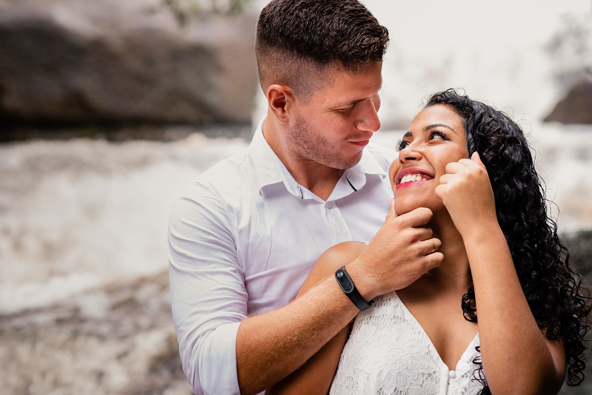 Ensaio Pre wedding na cachoeira, ensaio noivos, pre wedding cachoaira. Ensaio ao ar livre. Ensaio pre wedding, ensaio fotográfico, noivas Jundiaí, Noivas Itatiba, Fotografo jundiai, roupas ensaio pre wedding, lugares para fazer pre wedding
