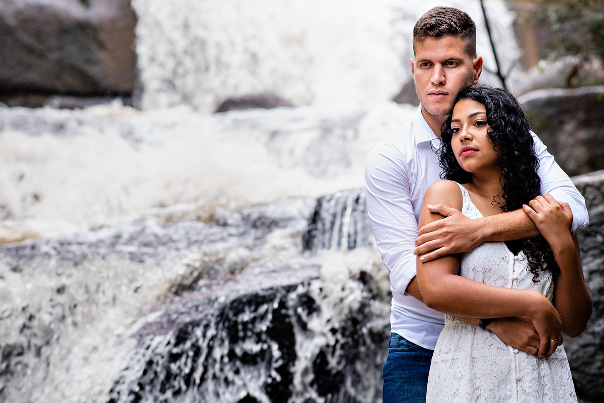 Ensaio Pre wedding na cachoeira, ensaio noivos, pre wedding cachoaira. Ensaio ao ar livre. Ensaio pre wedding, ensaio fotográfico, noivas Jundiaí, Noivas Itatiba, Fotografo jundiai, roupas ensaio pre wedding, lugares para fazer pre wedding