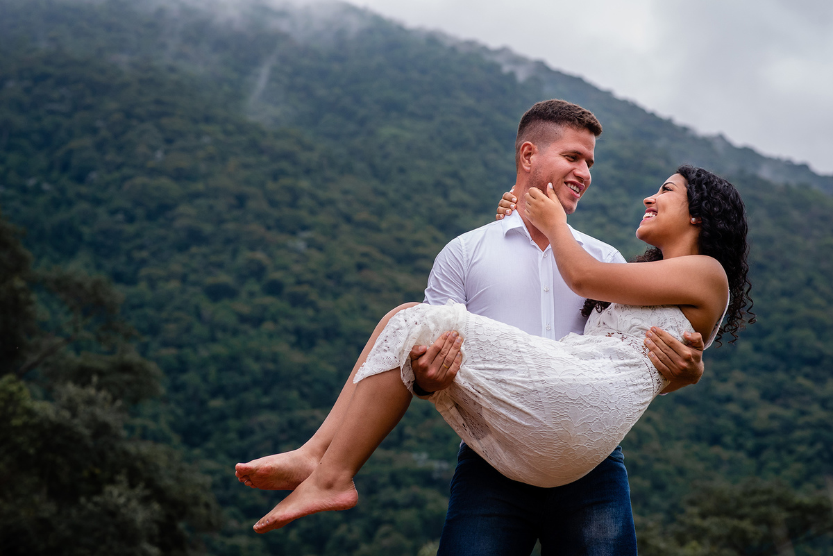 Ensaio Pre wedding na cachoeira, ensaio noivos, pre wedding cachoaira. Ensaio ao ar livre. Ensaio pre wedding, ensaio fotográfico, noivas Jundiaí, Noivas Itatiba, Fotografo jundiai, roupas ensaio pre wedding, lugares para fazer pre wedding