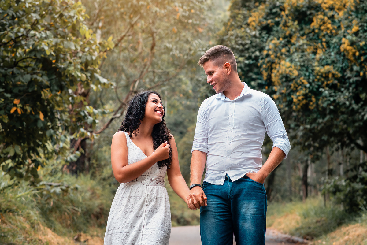 Ensaio Pre wedding na cachoeira, ensaio noivos, pre wedding cachoaira. Ensaio ao ar livre. Ensaio pre wedding, ensaio fotográfico, noivas Jundiaí, Noivas Itatiba, Fotografo jundiai, roupas ensaio pre wedding, lugares para fazer pre wedding