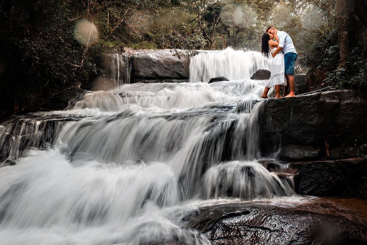 Ensaio Pre wedding na cachoeira, ensaio noivos, pre wedding cachoaira. Ensaio ao ar livre. Ensaio pre wedding, ensaio fotográfico, noivas Jundiaí, Noivas Itatiba, Fotografo jundiai, roupas ensaio pre wedding, lugares para fazer pre wedding