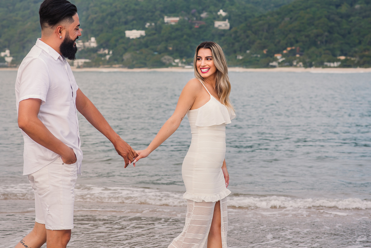 Ensaio pre wedding praia das conchas guaruja. ensaio noivos na praia. ensaio casal. casar na praia. Vou casar. ensaio na praia. pre wedding na praia. amor por praia.