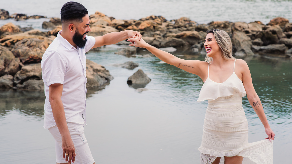 Ensaio pre wedding praia das conchas guaruja. ensaio noivos na praia. ensaio casal. casar na praia. Vou casar. ensaio na praia. pre wedding na praia. amor por praia.