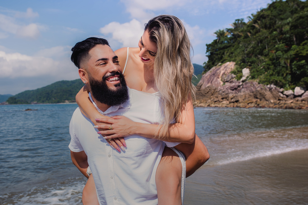 Ensaio pre wedding praia das conchas guaruja. ensaio noivos na praia. ensaio casal. casar na praia. Vou casar. ensaio na praia. pre wedding na praia. amor por praia.
