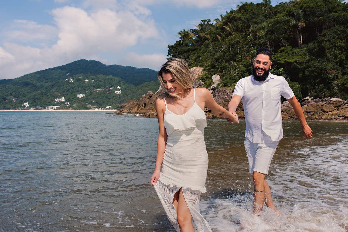 Ensaio pre wedding praia das conchas guaruja. ensaio noivos na praia. ensaio casal. casar na praia. Vou casar. ensaio na praia. pre wedding na praia. amor por praia.