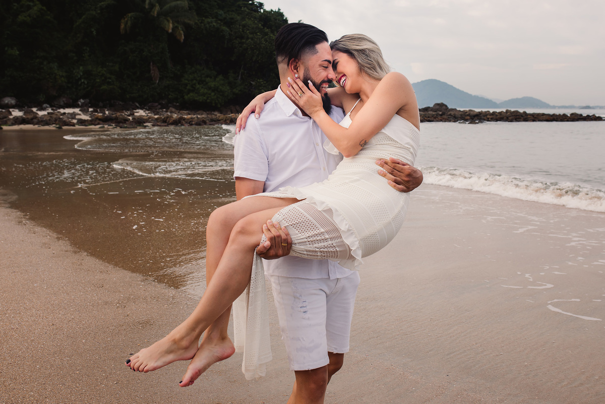 Ensaio pre wedding praia das conchas guaruja. ensaio noivos na praia. ensaio casal. casar na praia. Vou casar. ensaio na praia. pre wedding na praia. amor por praia.