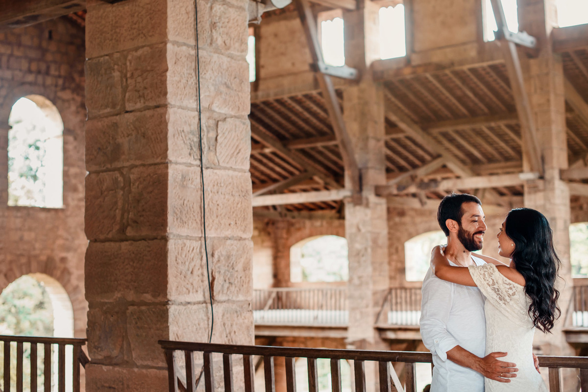 ensaio Pré-Wedding na Floresta Nacional de Ipanema. Fazenda Ipanema Sorocaba. fazenda Ipero, ensaio sorocaba. pre wedding sorocaba. dicas de ensaio. poses de ensaio casal. fotografia de casamento. fotografo de casamento.