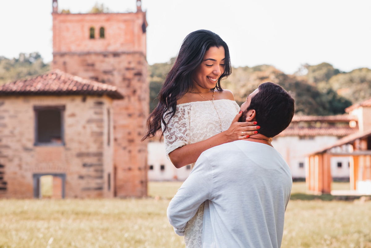 ensaio Pré-Wedding na Floresta Nacional de Ipanema. Fazenda Ipanema Sorocaba. fazenda Ipero, ensaio sorocaba. pre wedding sorocaba. dicas de ensaio. poses de ensaio casal. fotografia de casamento. fotografo de casamento.