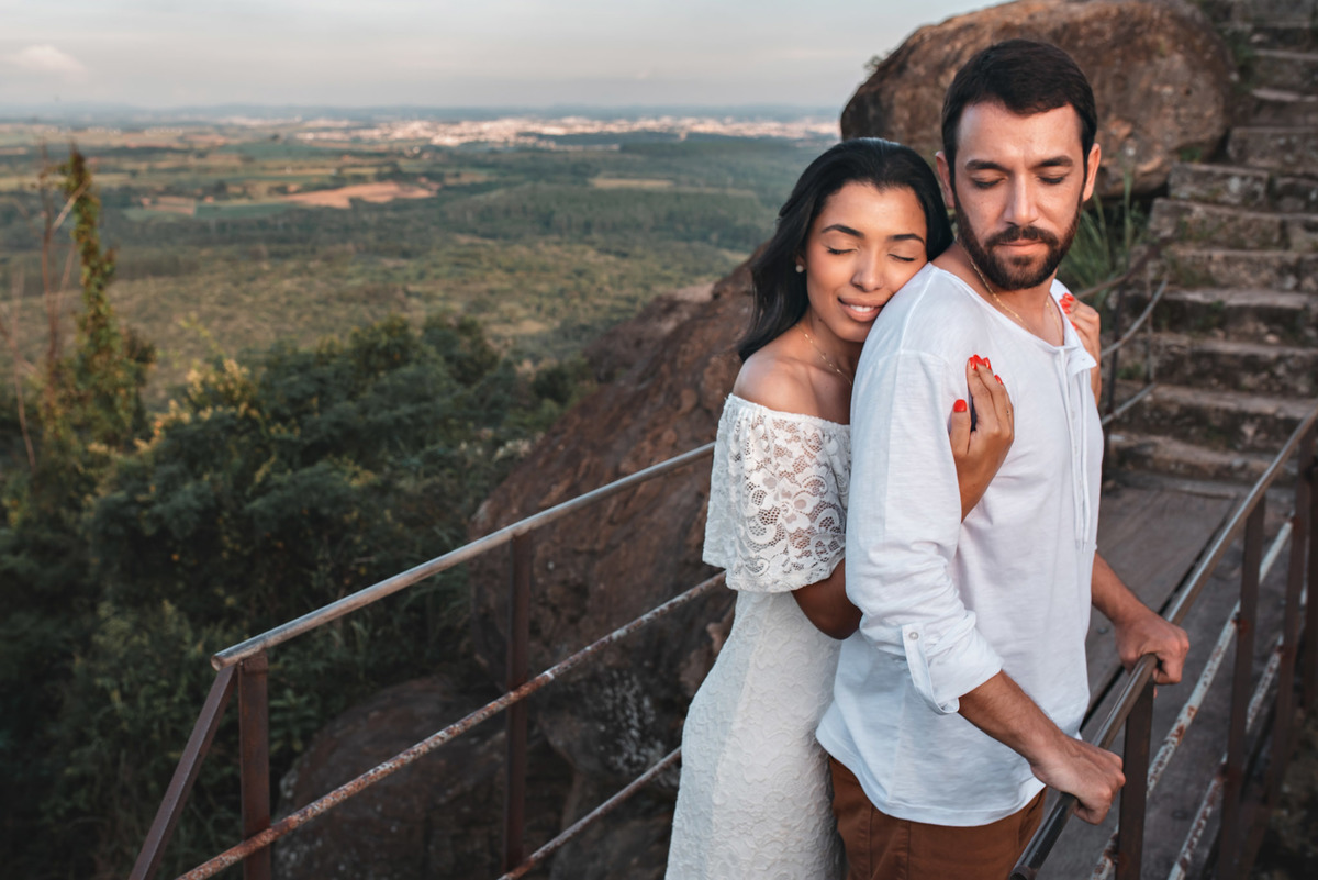 ensaio Pré-Wedding na Floresta Nacional de Ipanema. Fazenda Ipanema Sorocaba. fazenda Ipero, ensaio sorocaba. pre wedding sorocaba. dicas de ensaio. poses de ensaio casal. fotografia de casamento. fotografo de casamento.
