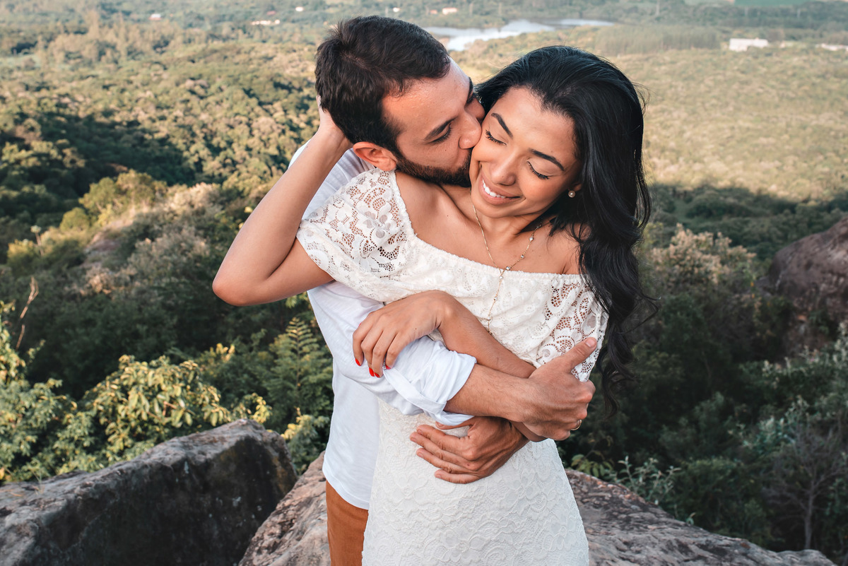 ensaio Pré-Wedding na Floresta Nacional de Ipanema. Fazenda Ipanema Sorocaba. fazenda Ipero, ensaio sorocaba. pre wedding sorocaba. dicas de ensaio. poses de ensaio casal. fotografia de casamento. fotografo de casamento.