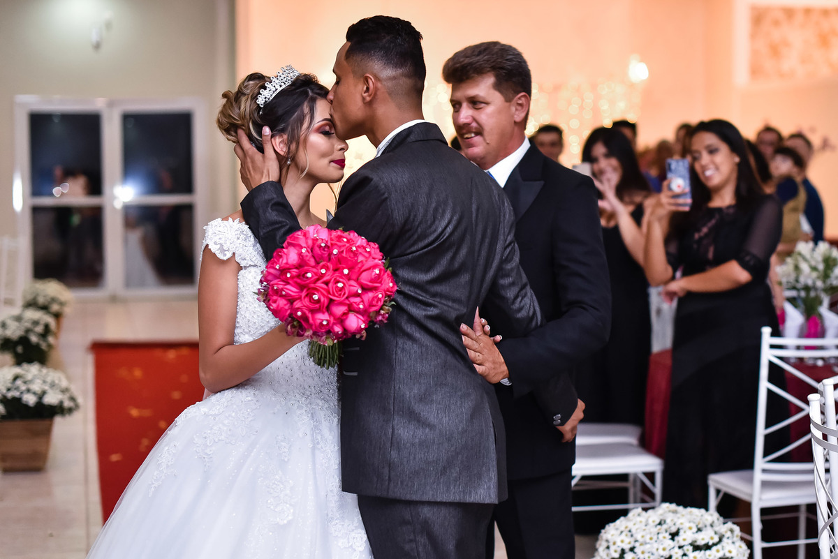 Casamento, casamento em Jundiai, Vestido de noiva. casamento no salão espaço rosamel, fotos de casamento. Espaço Espaço Rosamel, ensaio casal, fotos noivos. Cerimonia de casamento.
