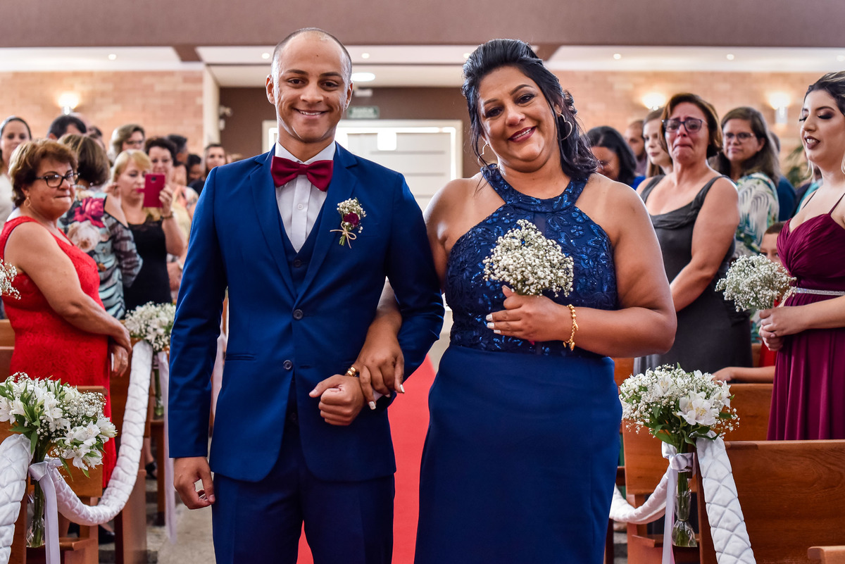 Cerimonia de casamento na igreja catolica, casamento na igreja são joão bosco - eloy chaves, casamento jundiai.  Vestido de noiva. terno do noivo. casamento na igreja. fotos de casamento.
