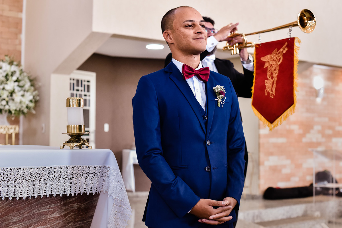 Cerimonia de casamento na igreja catolica, casamento na igreja são joão bosco - eloy chaves, casamento jundiai.  Vestido de noiva. terno do noivo. casamento na igreja. fotos de casamento.