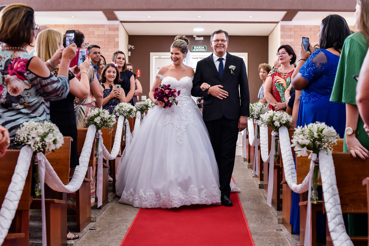 Cerimonia de casamento na igreja catolica, casamento na igreja são joão bosco - eloy chaves, casamento jundiai.  Vestido de noiva. terno do noivo. casamento na igreja. fotos de casamento.