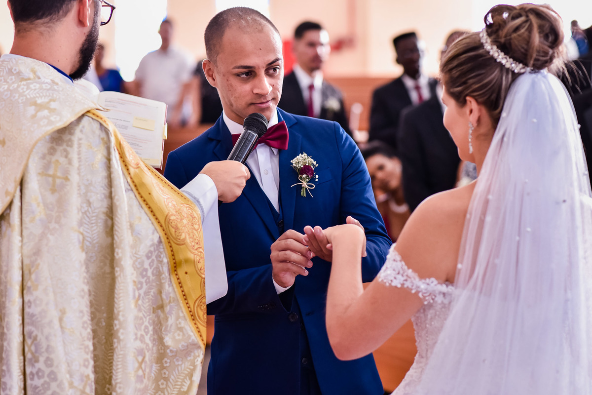 Cerimonia de casamento na igreja catolica, casamento na igreja são joão bosco - eloy chaves, casamento jundiai.  Vestido de noiva. terno do noivo. casamento na igreja. fotos de casamento.