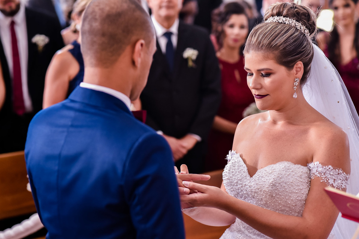 Cerimonia de casamento na igreja catolica, casamento na igreja são joão bosco - eloy chaves, casamento jundiai.  Vestido de noiva. terno do noivo. casamento na igreja. fotos de casamento.