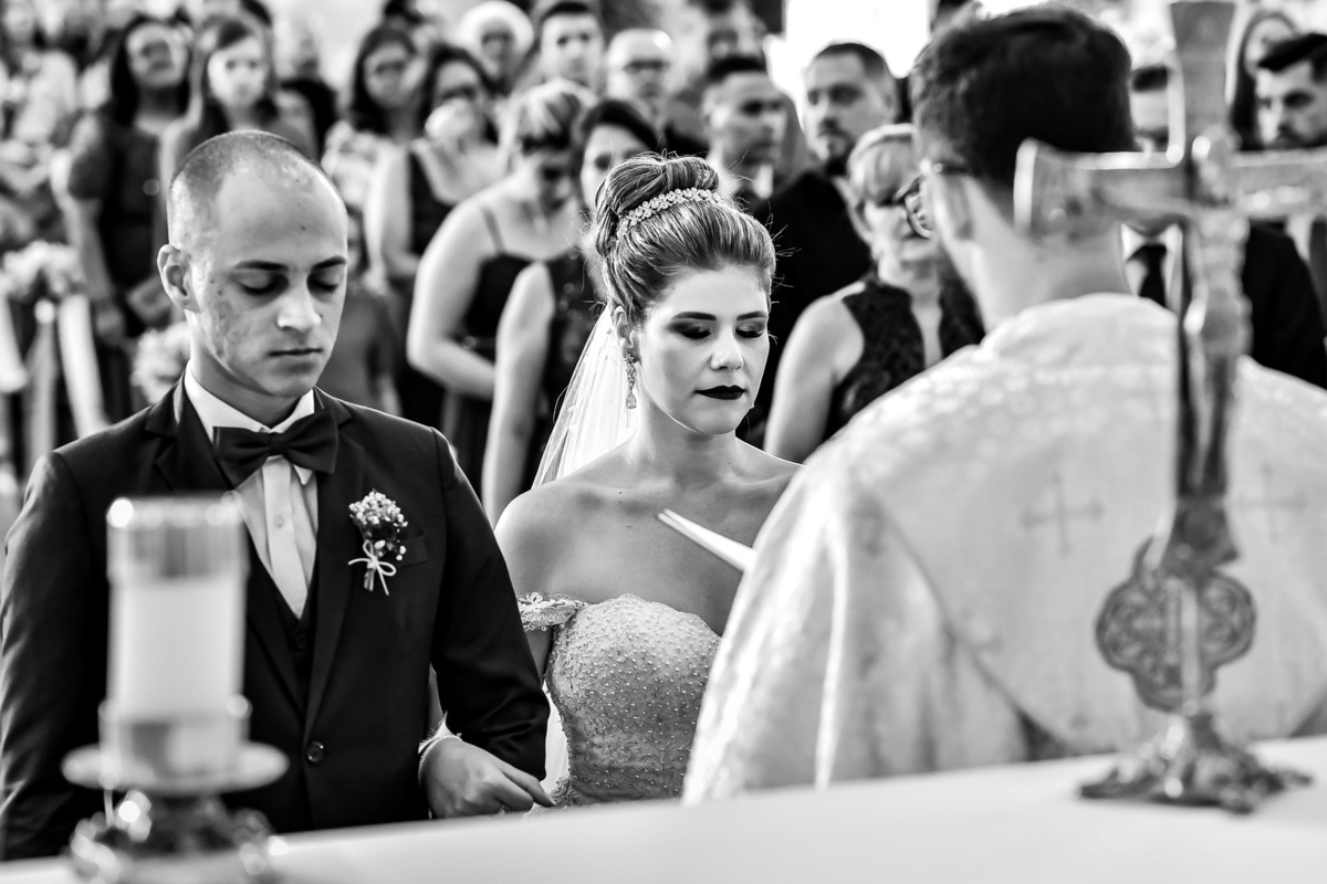 Cerimonia de casamento na igreja catolica, casamento na igreja são joão bosco - eloy chaves, casamento jundiai.  Vestido de noiva. terno do noivo. casamento na igreja. fotos de casamento.