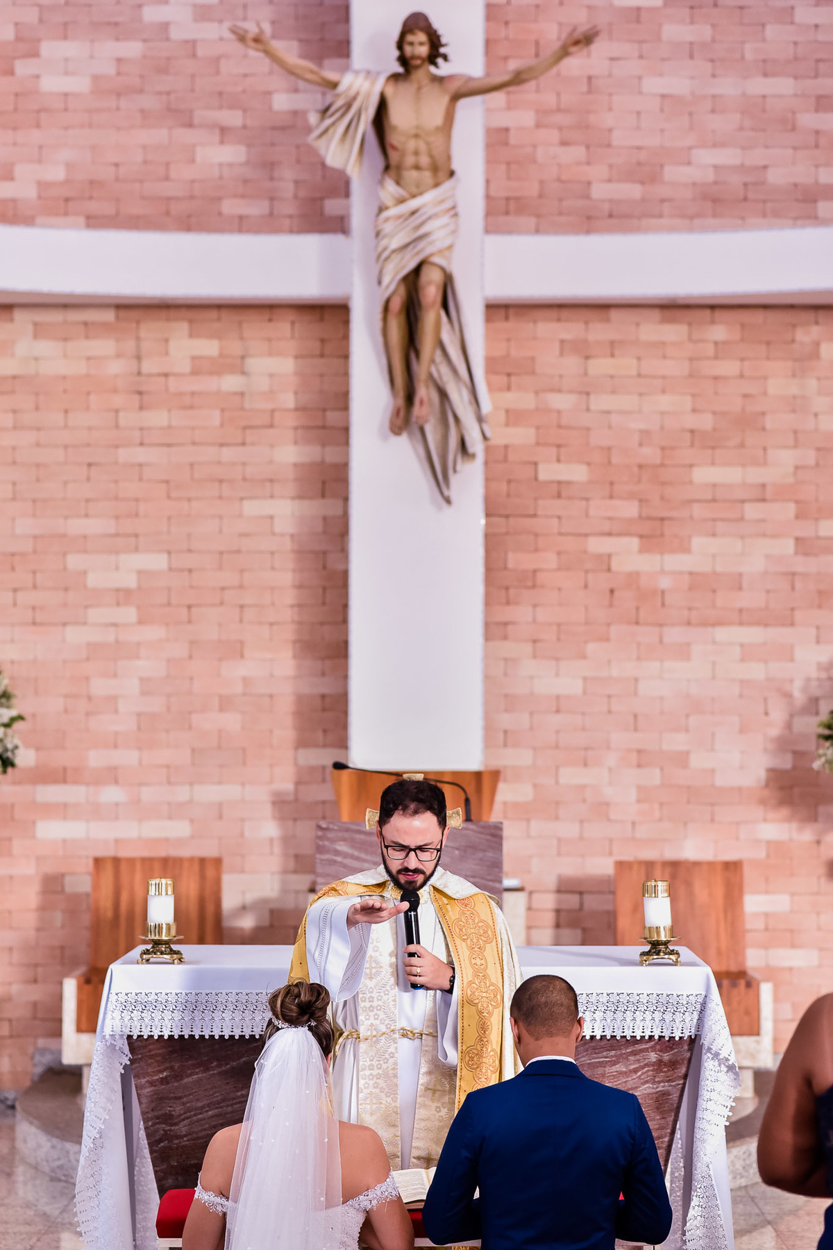 Cerimonia de casamento na igreja catolica, casamento na igreja são joão bosco - eloy chaves, casamento jundiai.  Vestido de noiva. terno do noivo. casamento na igreja. fotos de casamento.