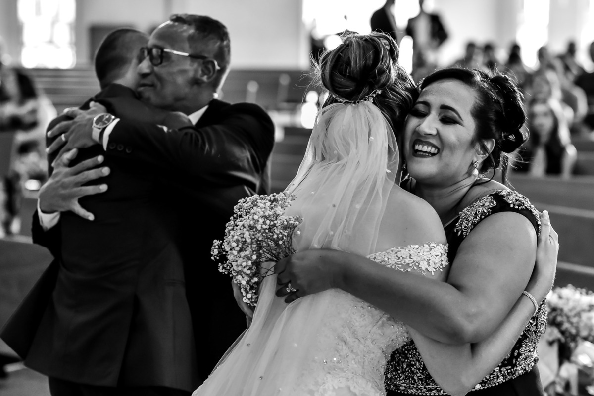Cerimonia de casamento na igreja catolica, casamento na igreja são joão bosco - eloy chaves, casamento jundiai.  Vestido de noiva. terno do noivo. casamento na igreja. fotos de casamento.