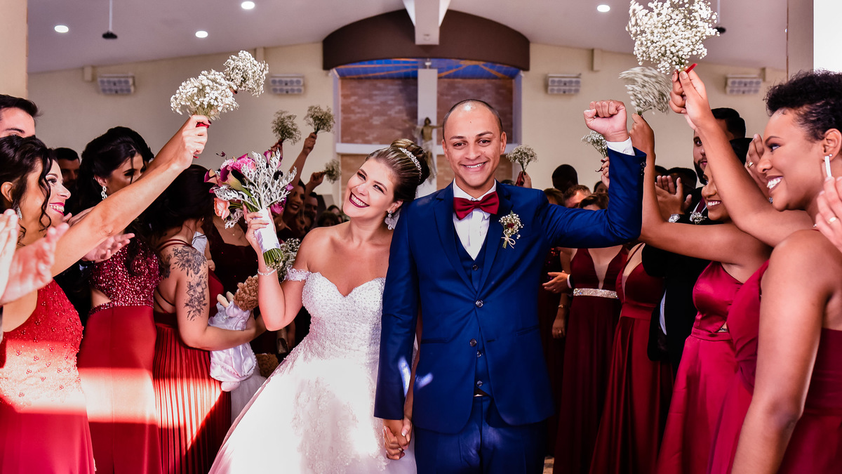 Cerimonia de casamento na igreja catolica, casamento na igreja são joão bosco - eloy chaves, casamento jundiai.  Vestido de noiva. terno do noivo. casamento na igreja. fotos de casamento. saida dos noivos