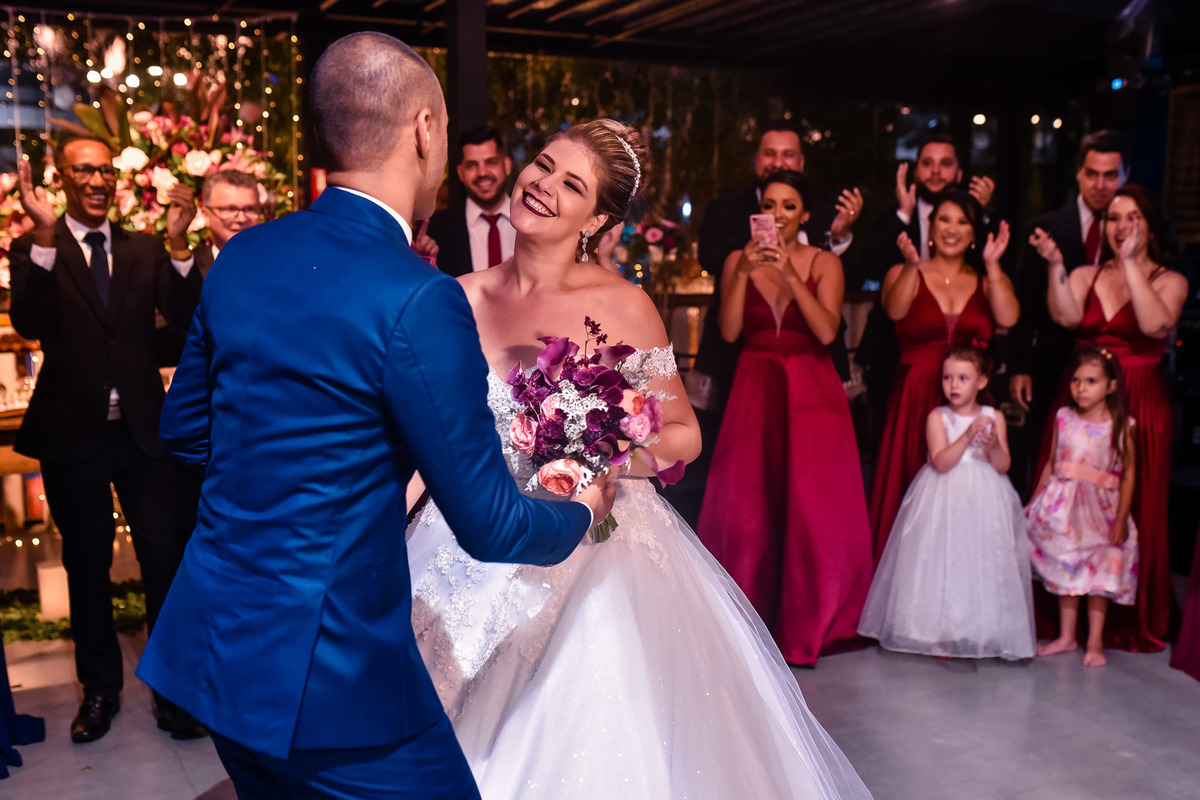 recepçao  Spazio di Cristalli. fotos de casamento  Spazio di Cristalli fotos expontaneas. fotografo contador de historia, contador de historia. fotografo de casamento.  ensaio dos noivos. vestido de noiva. terno do noivo. fotos festa de casamento