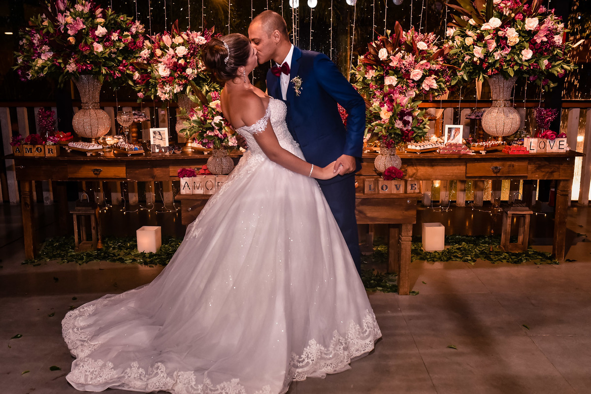 recepçao  Spazio di Cristalli. fotos de casamento  Spazio di Cristalli fotos expontaneas. fotografo contador de historia, contador de historia. fotografo de casamento.  ensaio dos noivos. vestido de noiva. terno do noivo. fotos festa de casamento