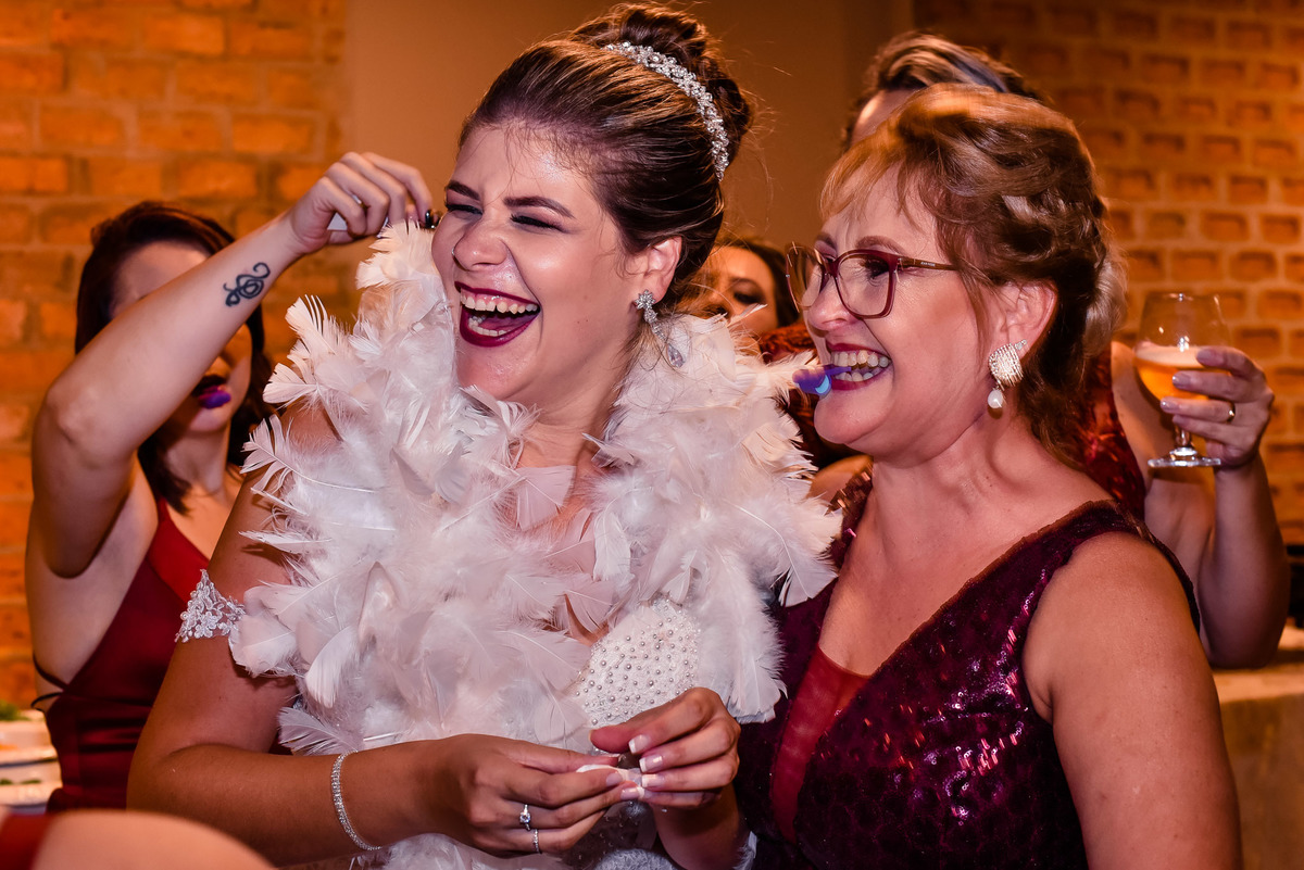 recepçao  Spazio di Cristalli. fotos de casamento  Spazio di Cristalli fotos expontaneas. fotografo contador de historia, contador de historia. fotografo de casamento.  . vestido de noiva. terno do noivo. fotos festa de casamentos sapatinho da noiva