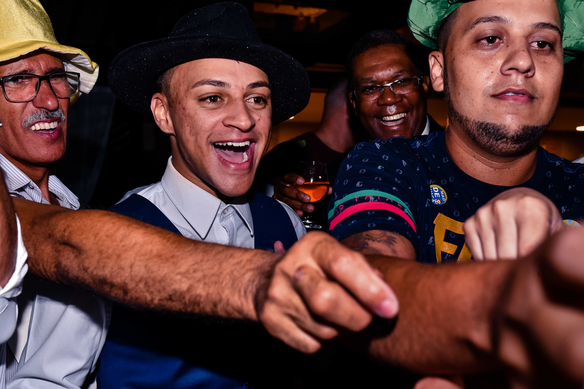 recepçao  Spazio di Cristalli. fotos de casamento  Spazio di Cristalli fotos expontaneas. fotografo contador de historia, contador de historia. fotografo de casamento.  . vestido de noiva. terno do noivo. fotos festa de casamentos gravata do noivo