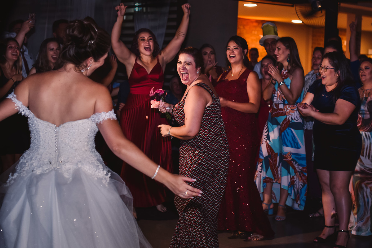 recepçao  Spazio di Cristalli. fotos de casamento  Spazio di Cristalli fotos expontaneas. fotografo contador de historia, contador de historia. fotografo de casamento.  . vestido de noiva. terno do noivo. fotos festa de casamentos. balada de casamento