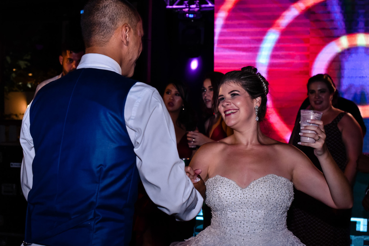 recepçao  Spazio di Cristalli. fotos de casamento  Spazio di Cristalli fotos expontaneas. fotografo contador de historia, contador de historia. fotografo de casamento.  . vestido de noiva. terno do noivo. fotos festa de casamentos. balada de casamento