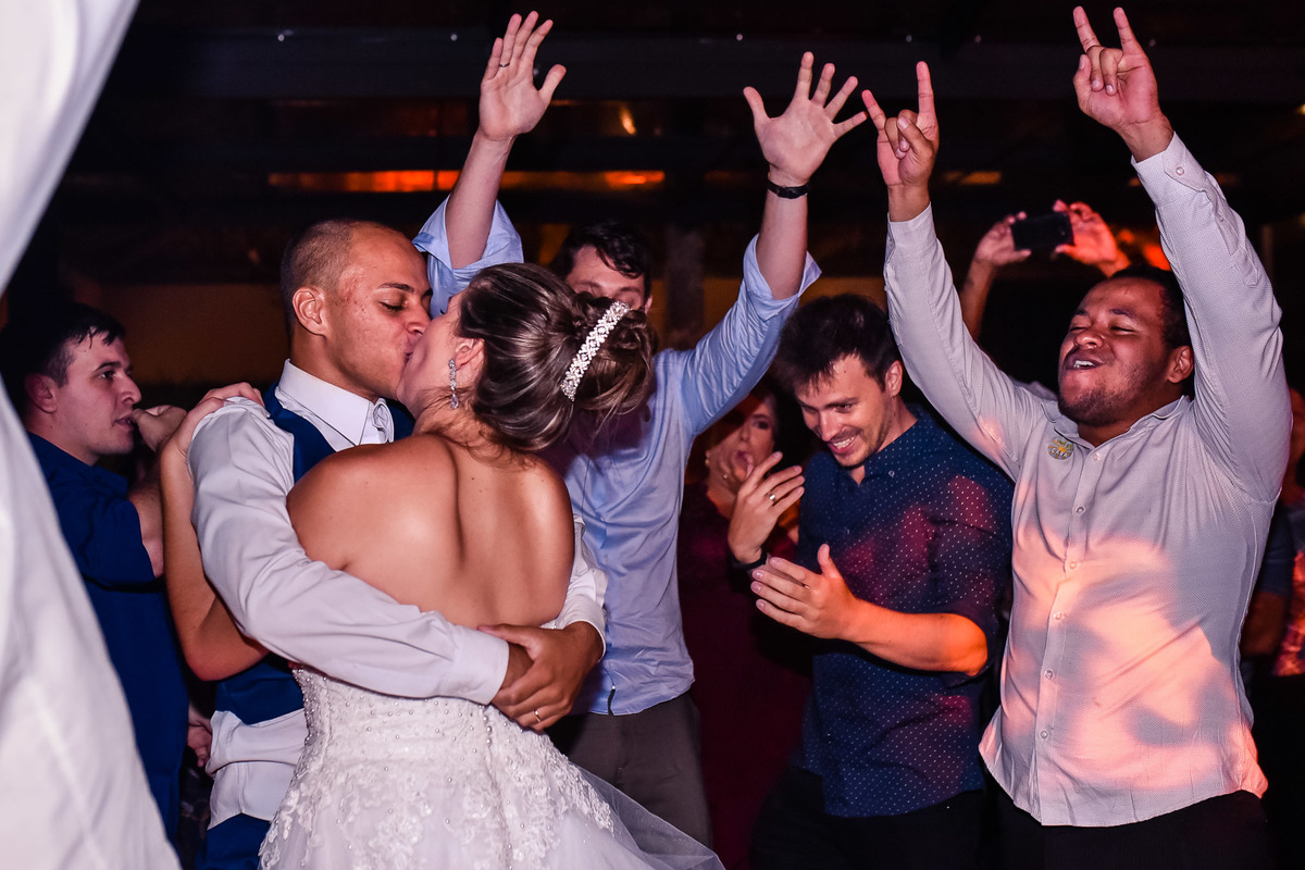 recepçao  Spazio di Cristalli. fotos de casamento  Spazio di Cristalli fotos expontaneas. fotografo contador de historia, contador de historia. fotografo de casamento.  . vestido de noiva. terno do noivo. fotos festa de casamentos. balada de casamento