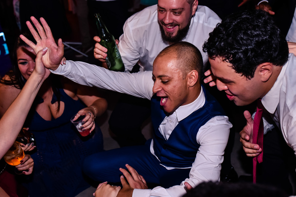 recepçao  Spazio di Cristalli. fotos de casamento  Spazio di Cristalli fotos expontaneas. fotografo contador de historia, contador de historia. fotografo de casamento.  . vestido de noiva. terno do noivo. fotos festa de casamentos. balada de casamento