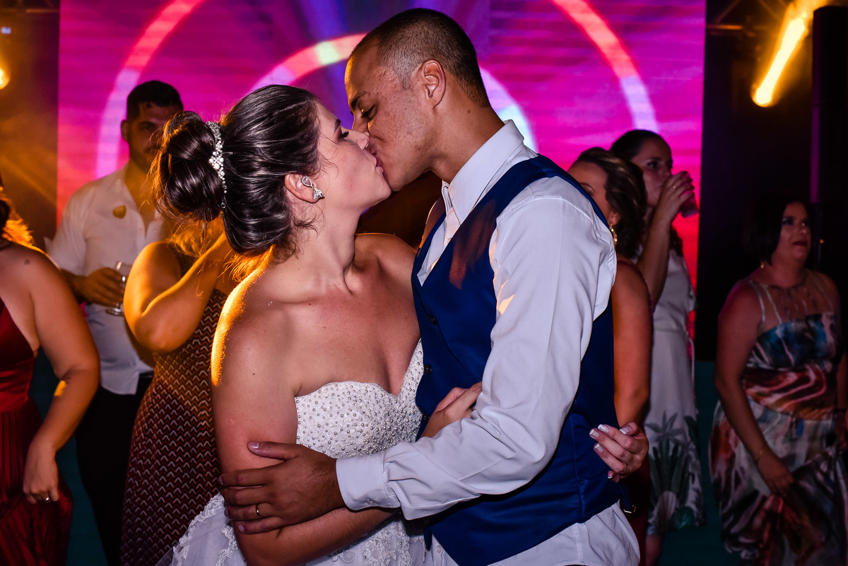 recepçao  Spazio di Cristalli. fotos de casamento  Spazio di Cristalli fotos expontaneas. fotografo contador de historia, contador de historia. fotografo de casamento.  . vestido de noiva. terno do noivo. fotos festa de casamentos. balada de casamento