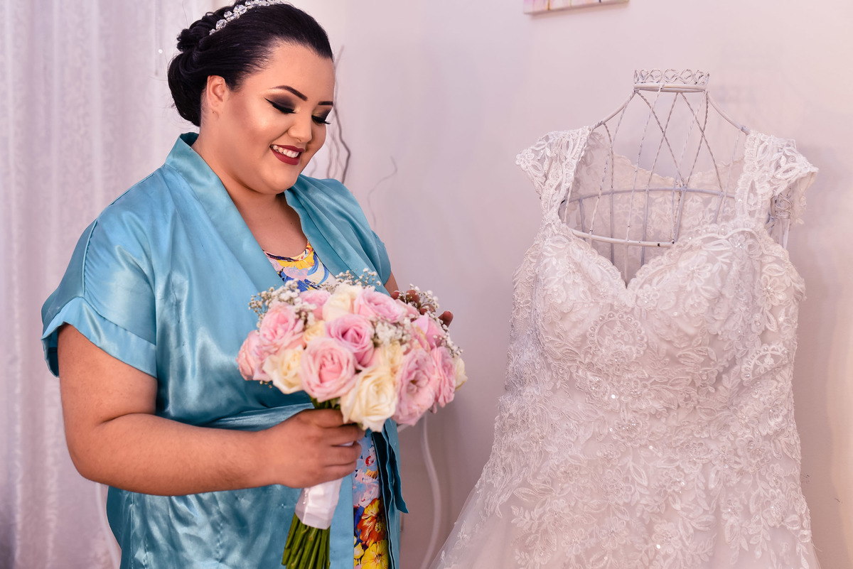 Making off da noiva, maquiagem de  noiva. Noiva. fotos de casamento. dia da noiva. making of perfeito. Atelie Martinelli .  vestido de noiva, maquiagem de noiva. casamento Arlene e lucas