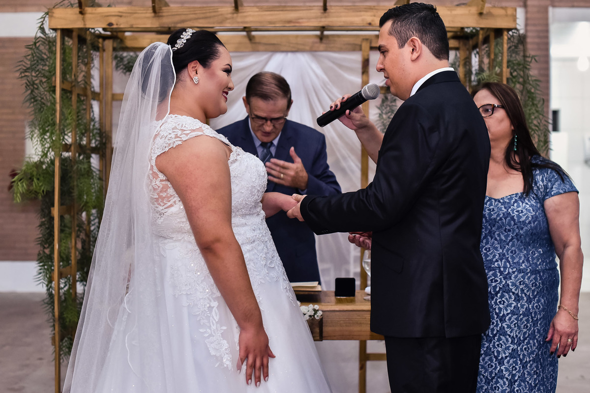 Cerimonia de casamento no salão, casamento na chacara, Recanto Mario e Maria, casamento jundiai.  Vestido de noiva. terno do noivo. casamento. fotos de casamento. casamento Arlene e Lucas