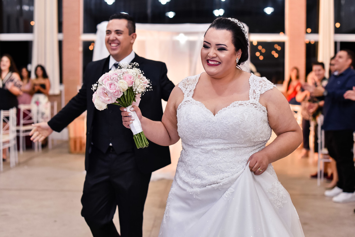 Cerimonia de casamento no salão, casamento na chacara, Recanto Mario e Maria, casamento jundiai.  Vestido de noiva. terno do noivo. casamento. fotos de casamento. casamento Arlene e Lucas, fotos festa de casamento, festas animadas em casamento