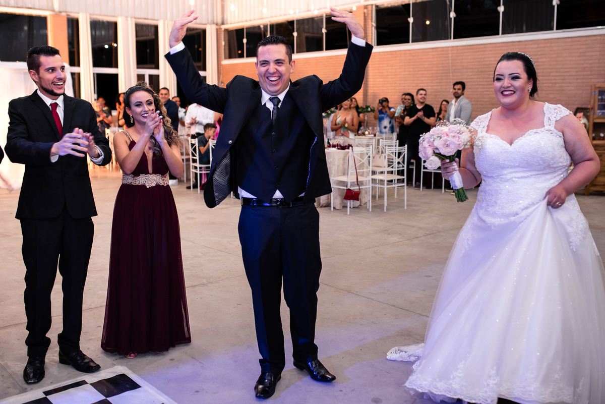 Cerimonia de casamento no salão, casamento na chacara, Recanto Mario e Maria, casamento jundiai.  Vestido de noiva. terno do noivo. casamento. fotos de casamento. casamento Arlene e Lucas, fotos festa de casamento, festas animadas em casamento