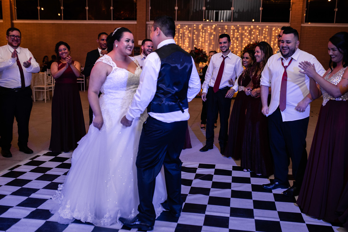 Cerimonia de casamento no salão, casamento na chacara, Recanto Mario e Maria, casamento jundiai.  Vestido de noiva. terno do noivo. casamento. fotos de casamento. casamento Arlene e Lucas, fotos festa de casamento, festas animadas em casamento, valsa 